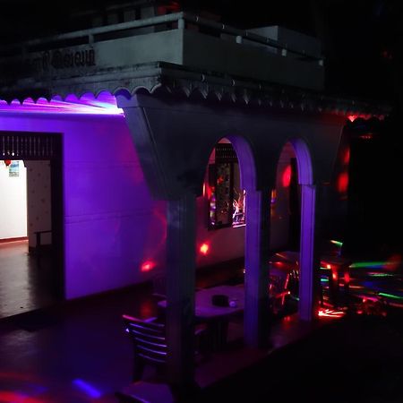 Little White House Hotel Trincomalee Exterior foto