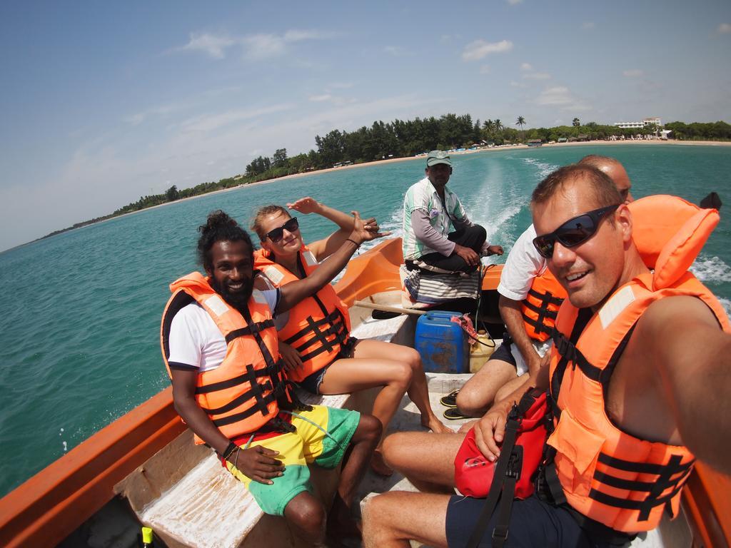 Little White House Hotel Trincomalee Exterior foto