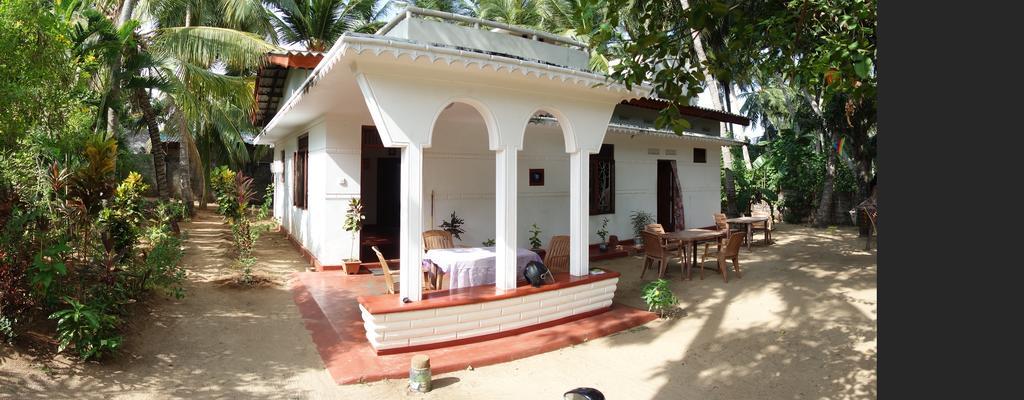 Little White House Hotel Trincomalee Exterior foto