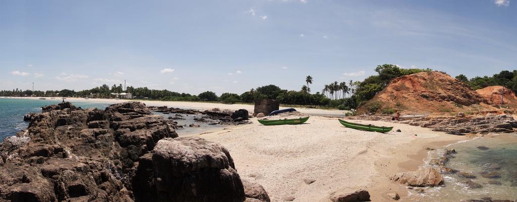 Little White House Hotel Trincomalee Exterior foto