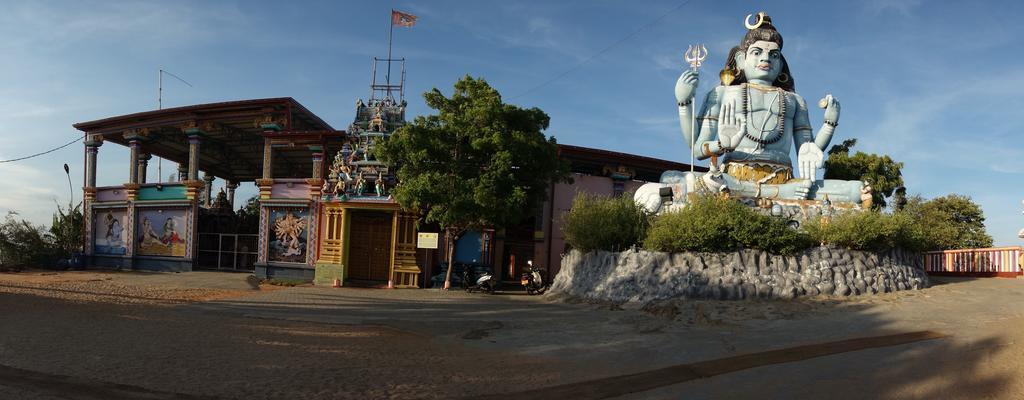 Little White House Hotel Trincomalee Exterior foto