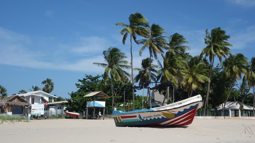 Little White House Hotel Trincomalee Exterior foto