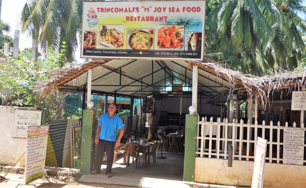 Little White House Hotel Trincomalee Exterior foto
