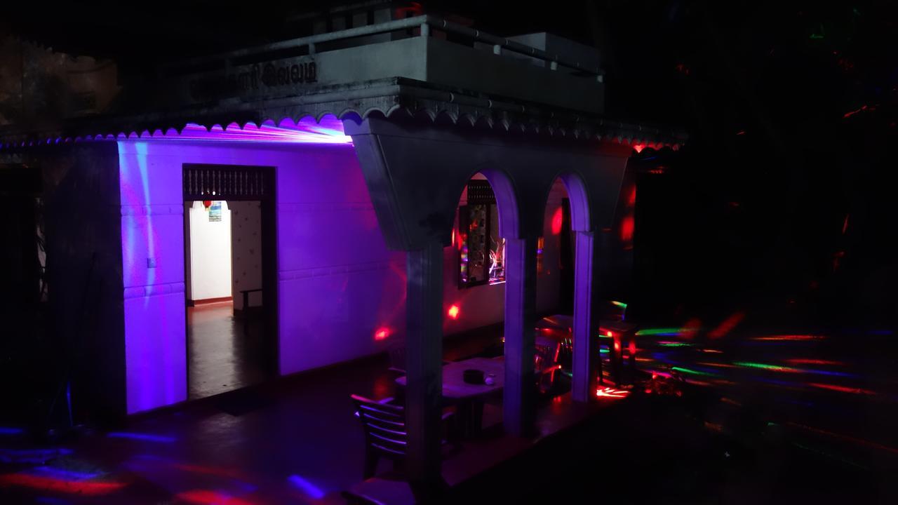 Little White House Hotel Trincomalee Exterior foto