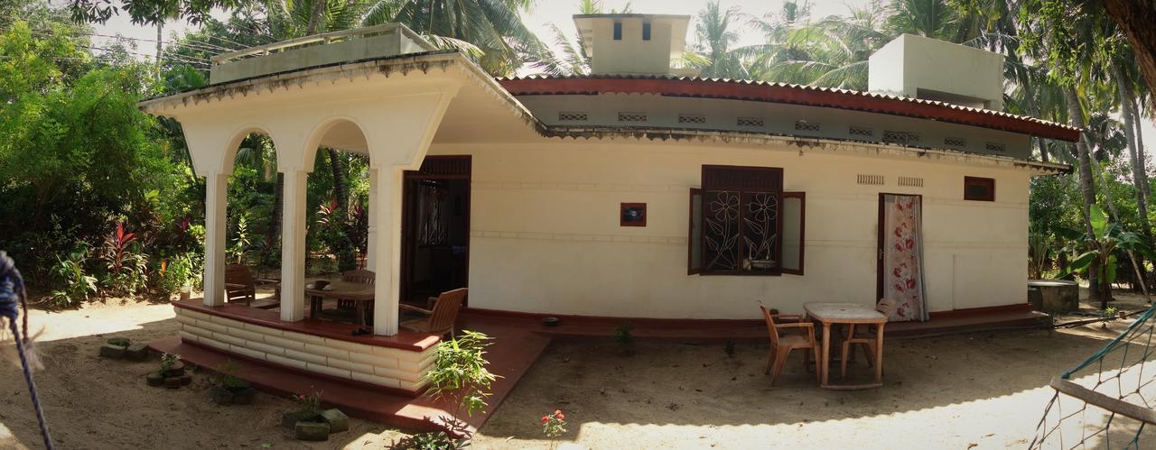 Little White House Hotel Trincomalee Exterior foto